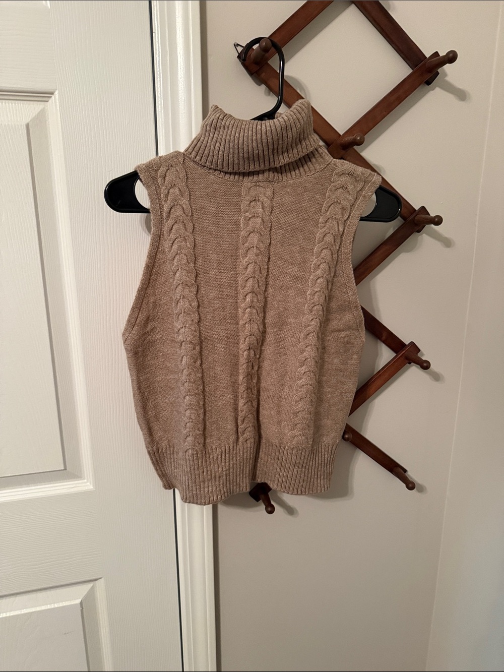 Sleeveless Cable-Knit Turtleneck Sweater Vest - Taupe
